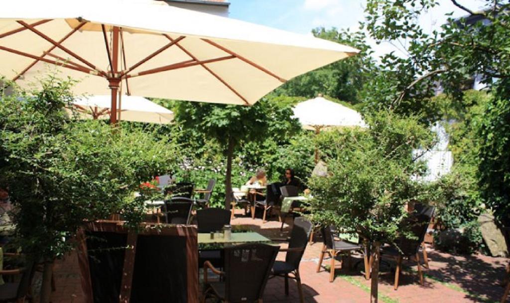 Restaurant-Cafe-Pension Himmel Ландсхут Екстериор снимка